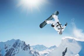 开云官网首页 -全明星赛次回合对决在即！上海海港演练定位球，那不勒斯密集防守应对